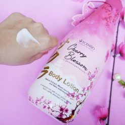 SCENTIO Sữa Dưỡng Thể Scentio Dưỡng Ẩm Làm Sáng Và Mịn Da Từ Hoa Anh Đào 700ml